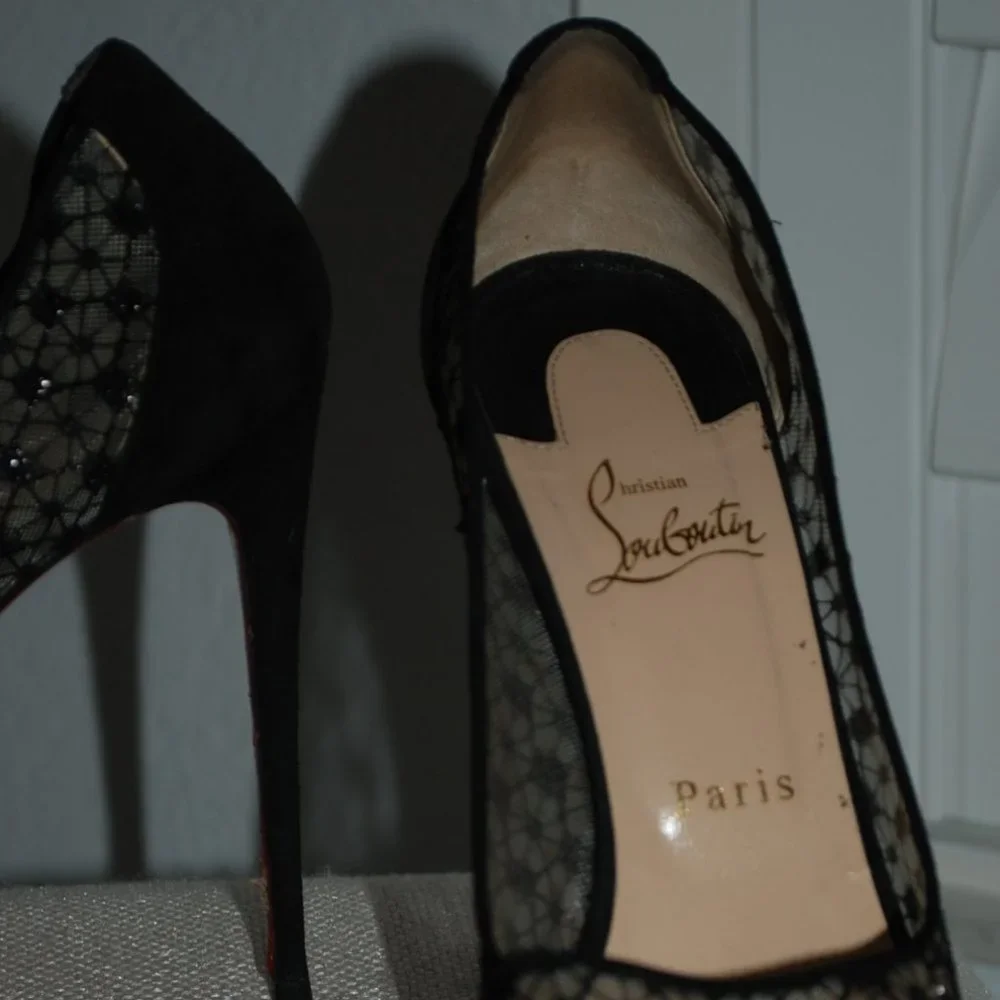 CHRISTIAN LOUBOUTIN - VERY LACE PLATFORM PUMPS - Picture 4 of 12
